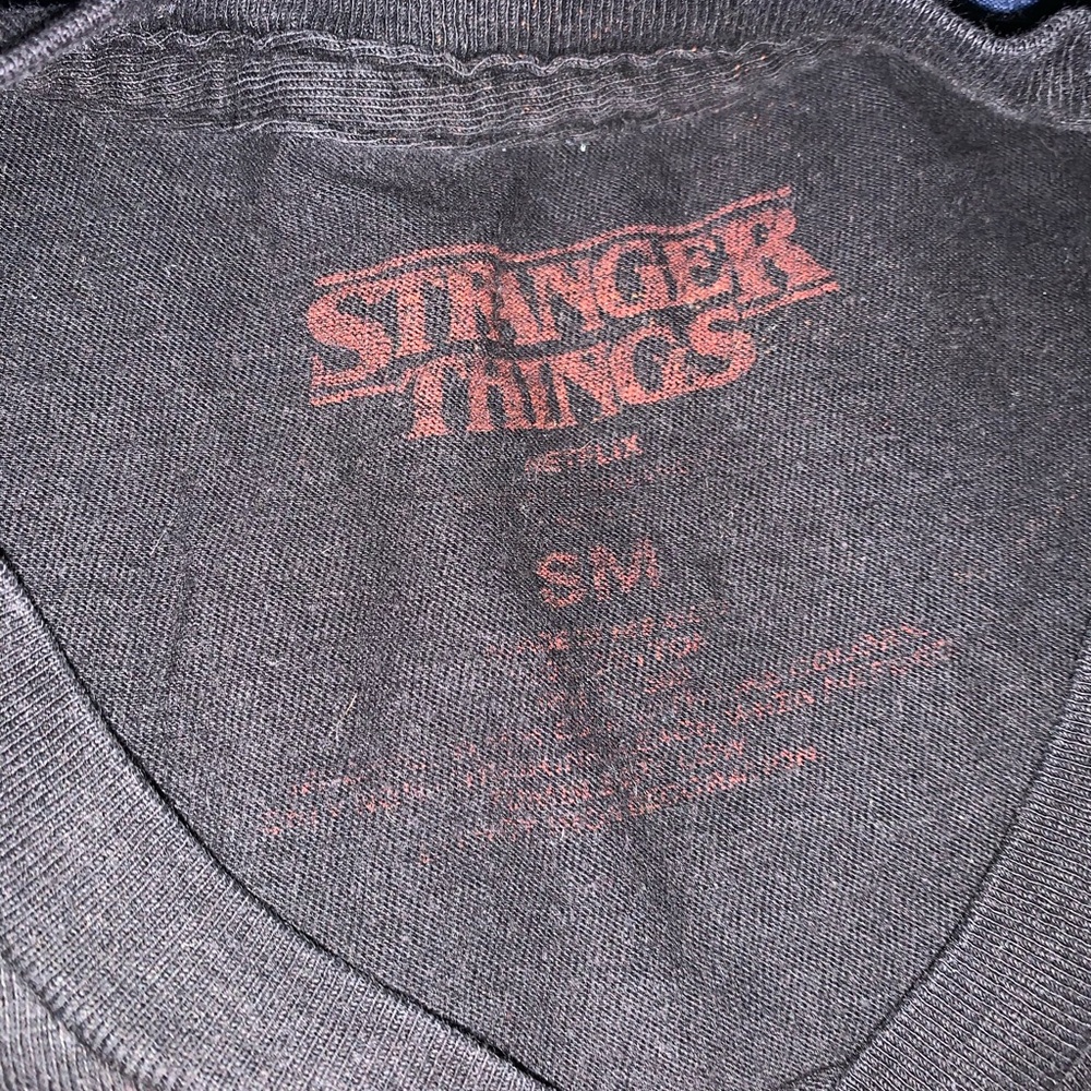 Small Netflix Stranger Things Black and Red Tee EUC comic book graphic - Picture 2 of 4